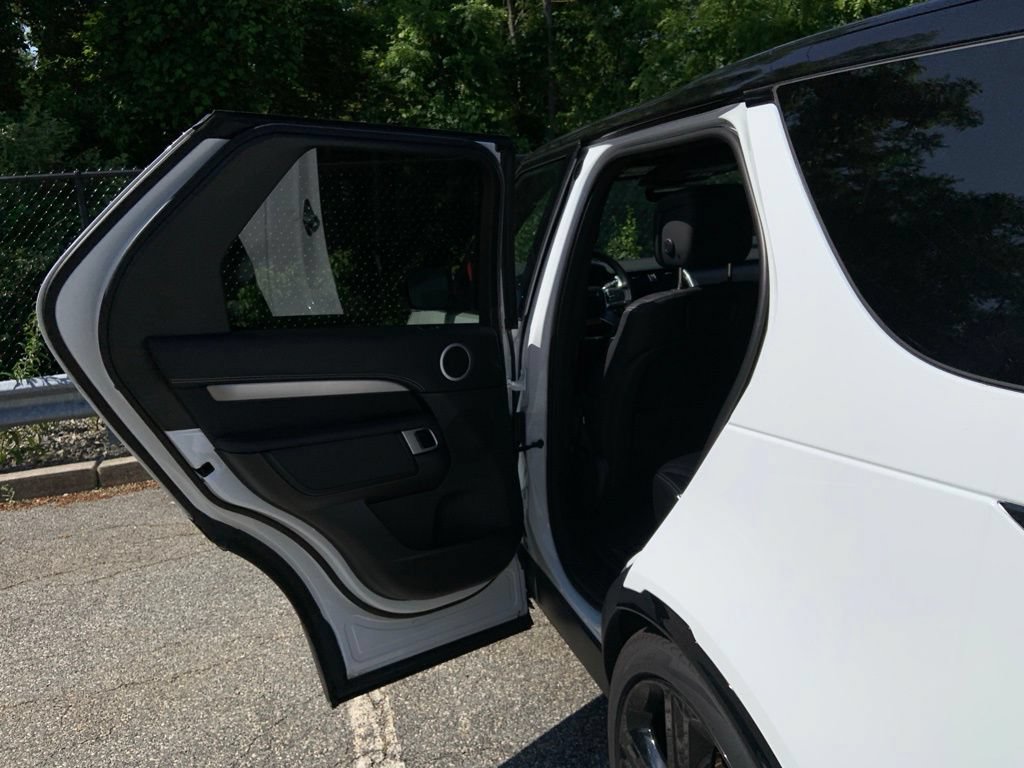 Certified 2025 Land Rover Discovery Dynamic SE AWD/4WD image 12