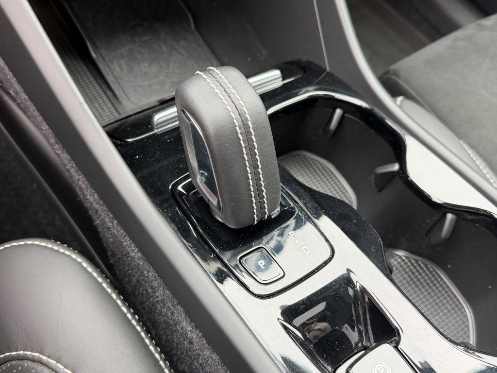 Used 2020 Volvo XC40 T5 R-Design w/ Protection Package Premier image 27