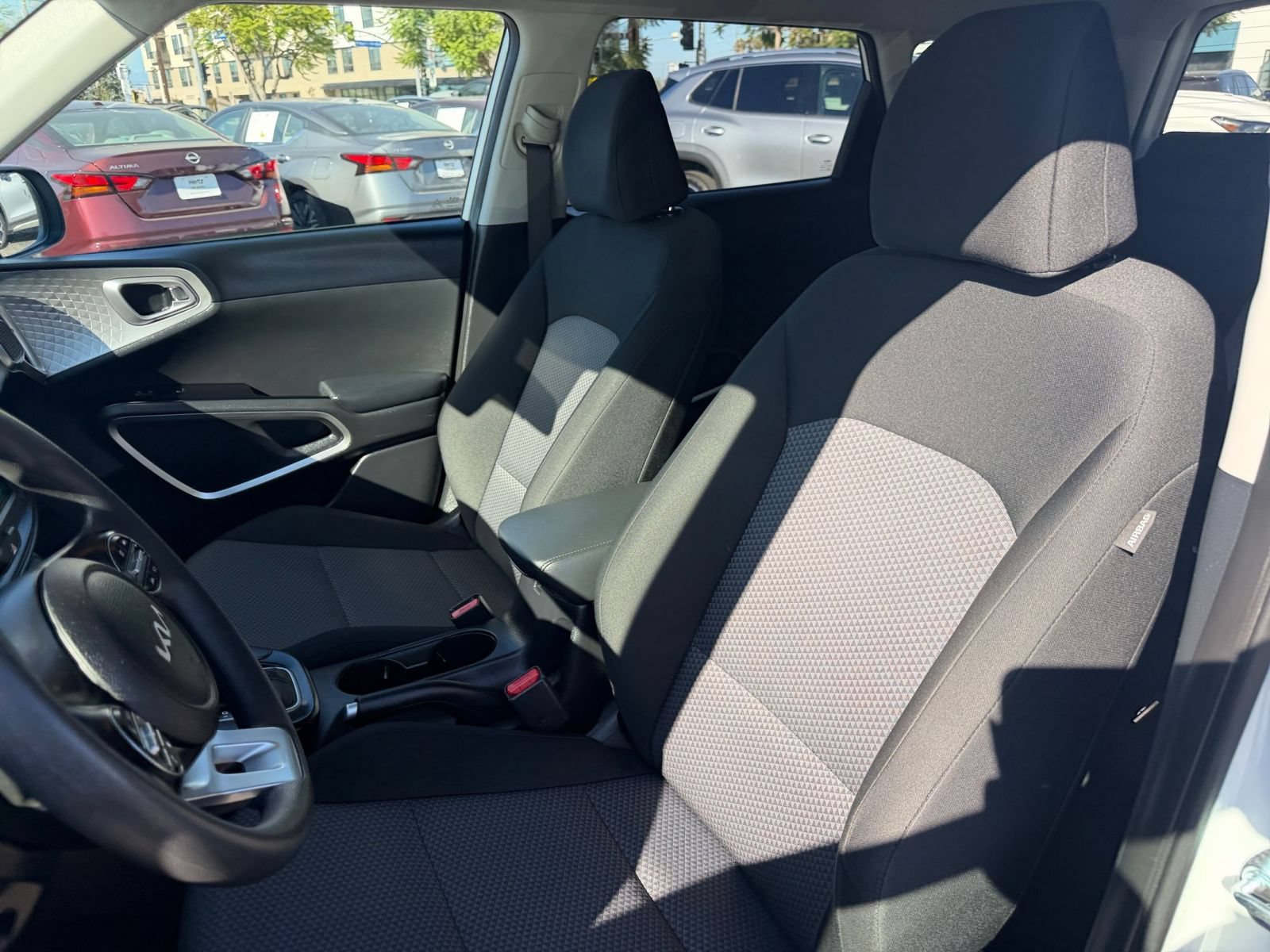 Used 2025 Kia Soul LX w/ LX Technology Package FWD image 35