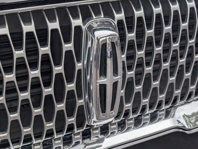 Used 2020 Lincoln Corsair FWD w/ Rear Removable Package Tray image 24