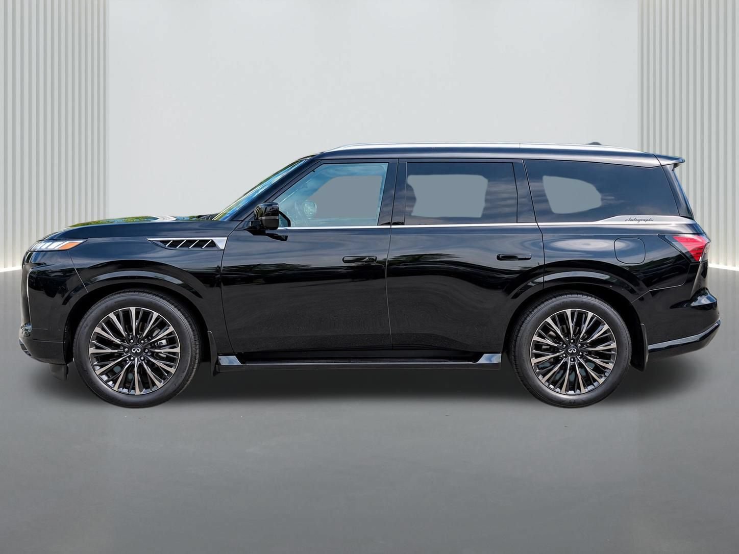 Used 2025 INFINITI QX80 Autograph w/ Autograph Exterior Package AWD/4WD image 3