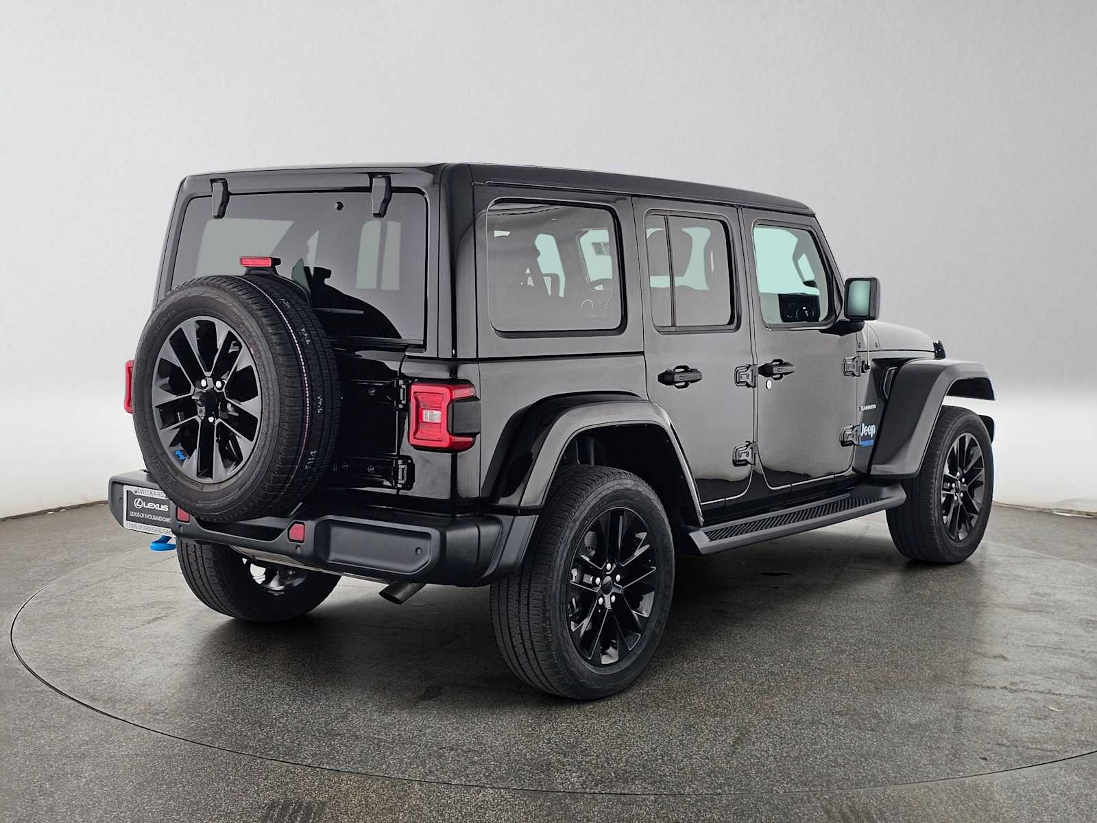 Used 2022 Jeep Wrangler Unlimited Sahara w/ Safety Group AWD/4WD image 3