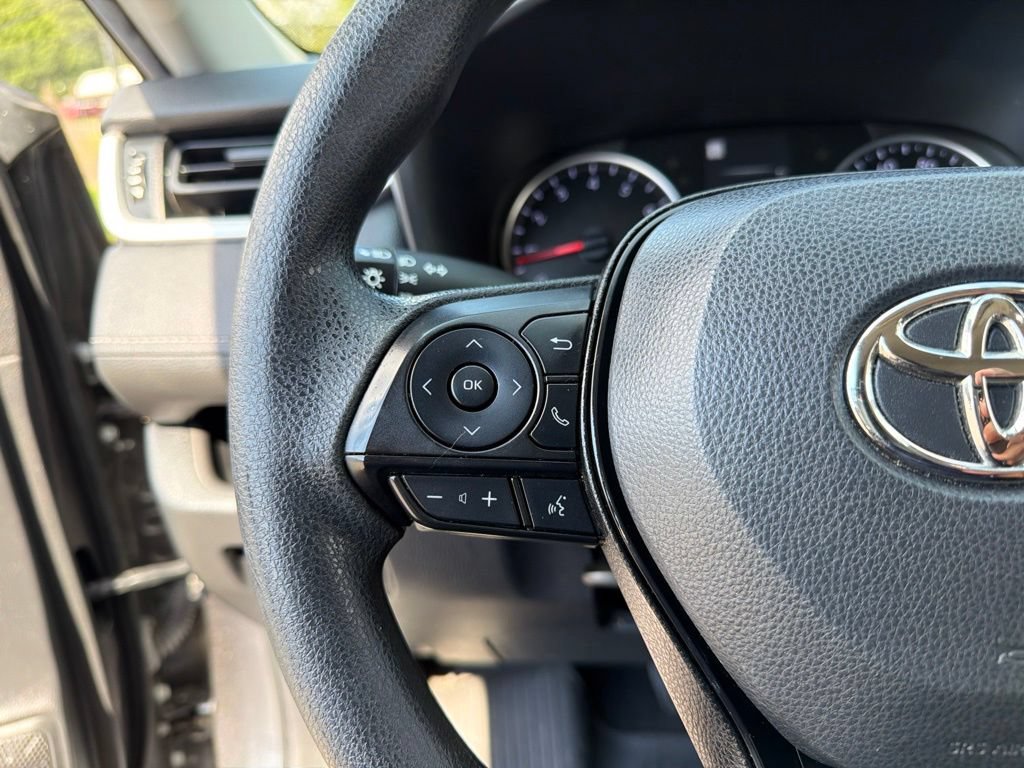 Used 2022 Toyota RAV4 LE FWD image 15