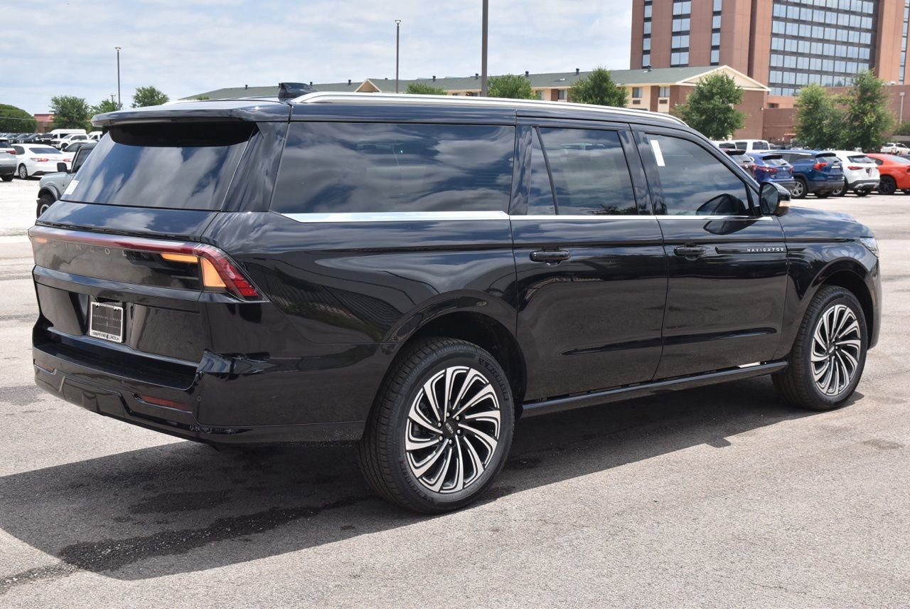 New 2026 Lincoln Navigator L Black Label AWD/4WD image 6