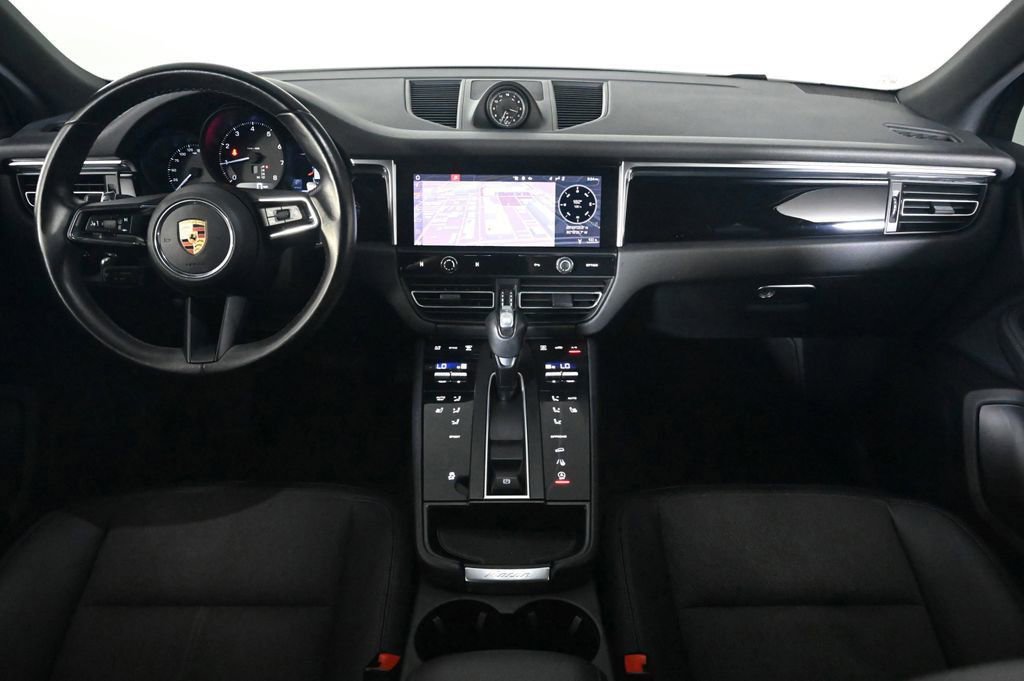 Certified 2022 Porsche Macan AWD/4WD image 11