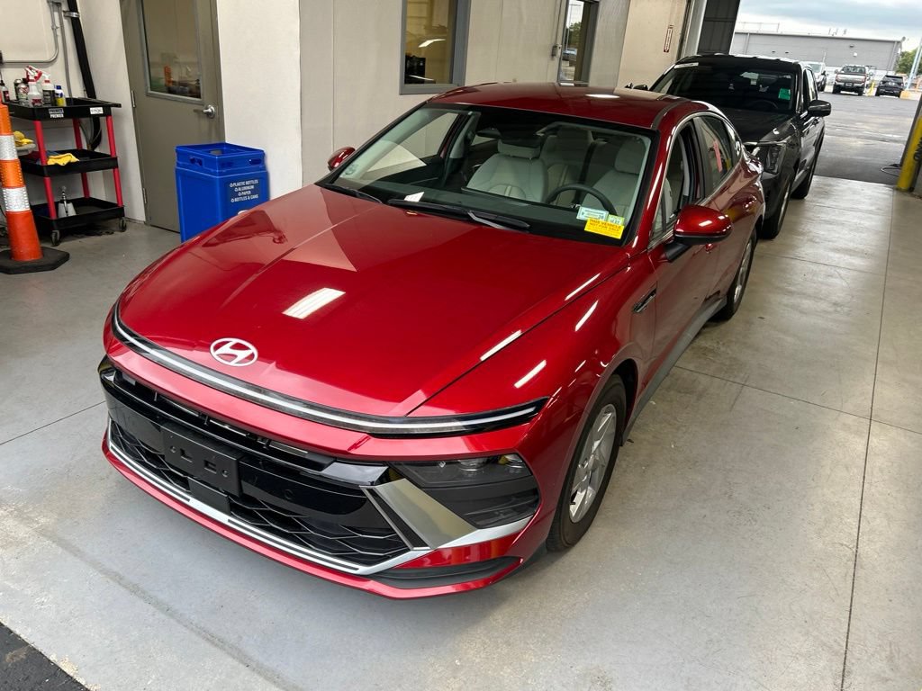 Used 2025 Hyundai Sonata SE FWD image 2