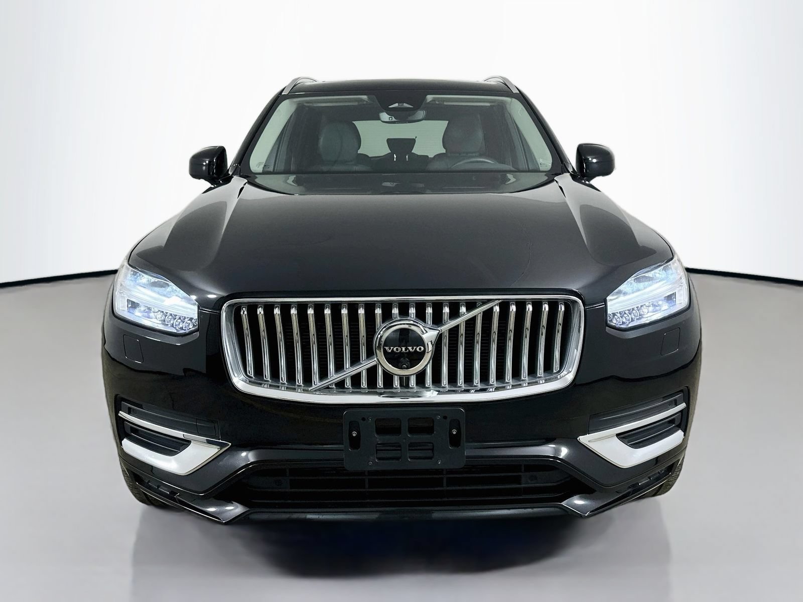 Used 2025 Volvo XC90 B6 Plus w/ Protection Package AWD/4WD image 2