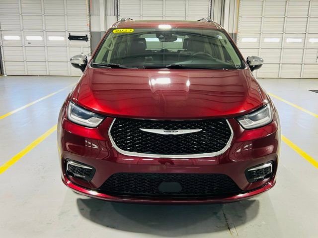Used 2023 Chrysler Pacifica Limited image 17