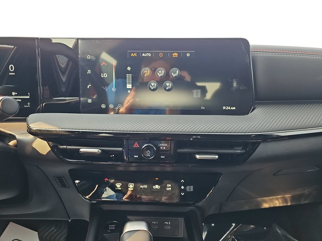 Used 2026 Nissan Kicks SR FWD image 23
