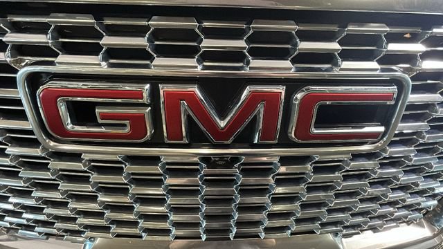 Used 2023 GMC Yukon Denali AWD/4WD image 8