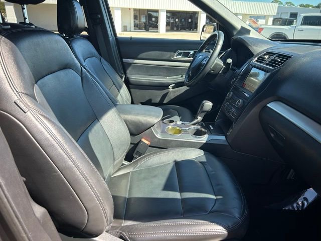 Used 2018 Ford Explorer XLT w/ Equipment Group 202A image 17