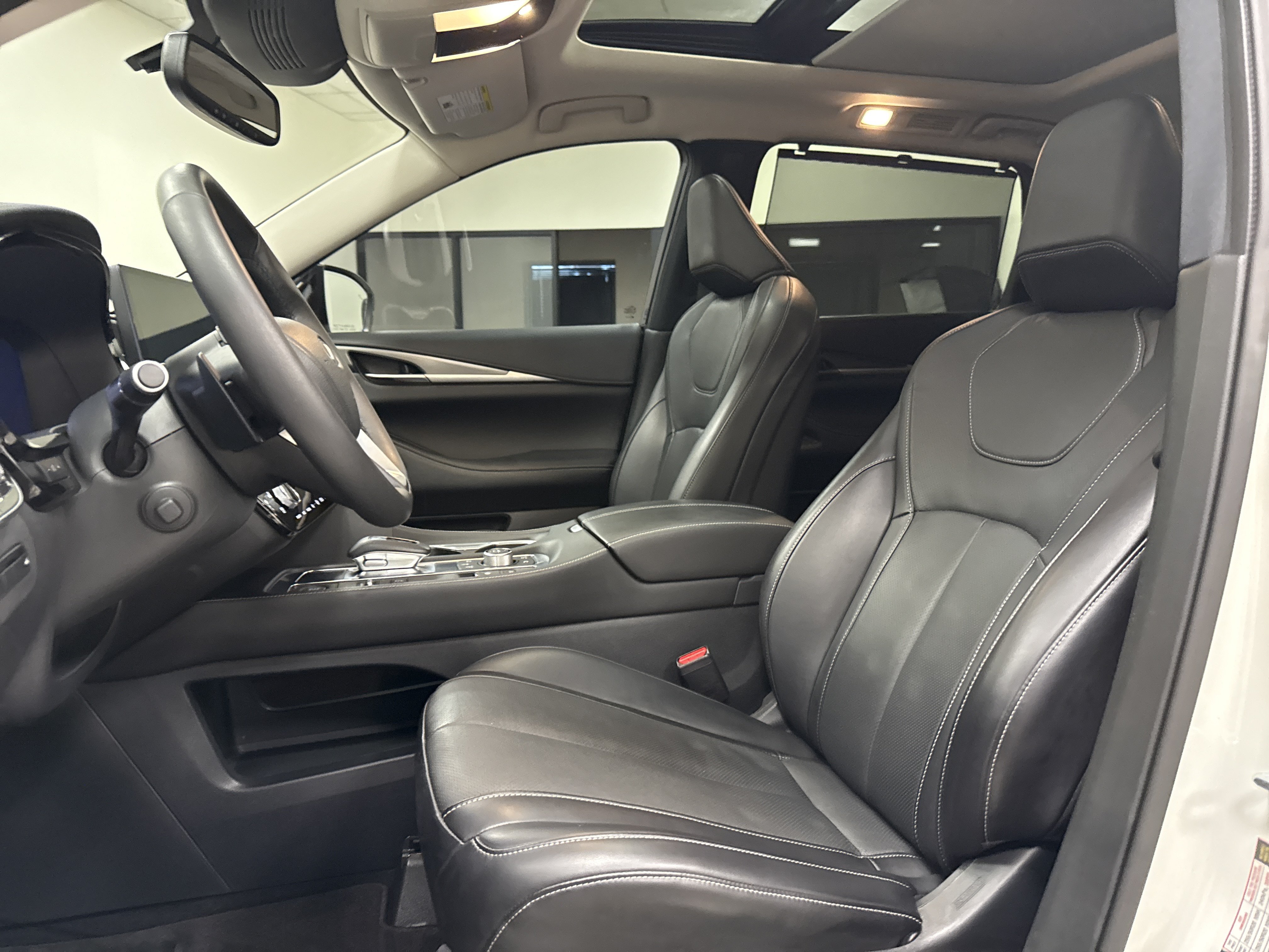 Used 2022 INFINITI QX60 Luxe w/ Cargo Package FWD image 12