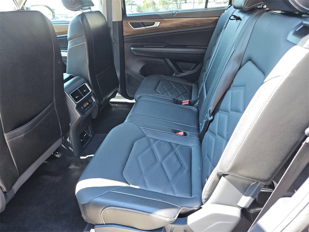 Used 2025 Volkswagen Atlas SE image 23