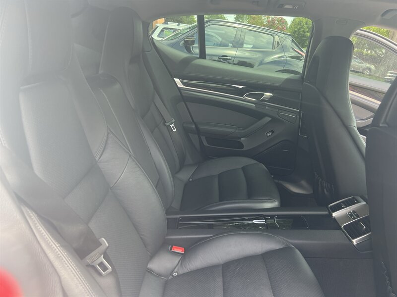Used 2015 Porsche Panamera image 13