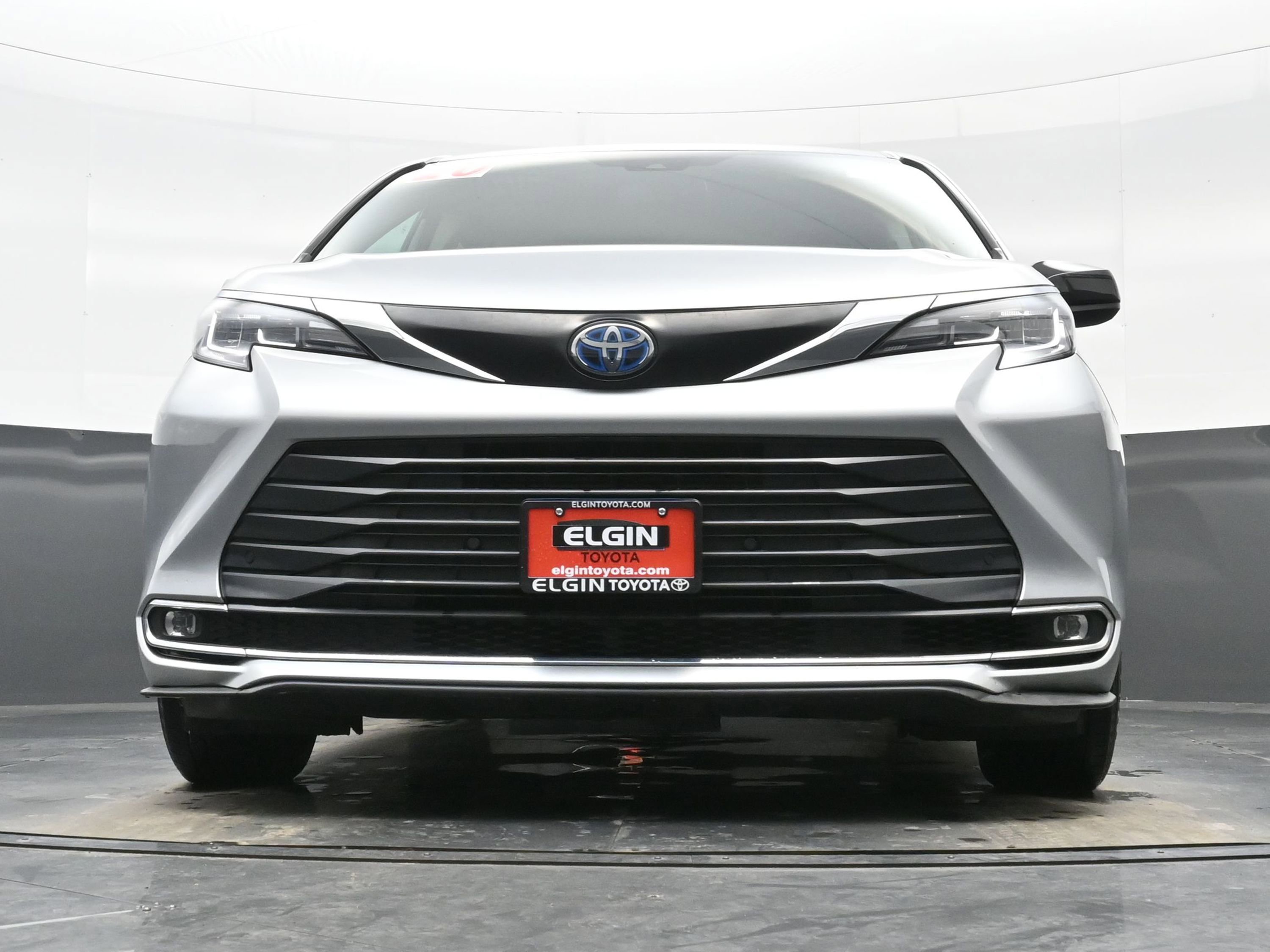 Used 2022 Toyota Sienna XLE image 28