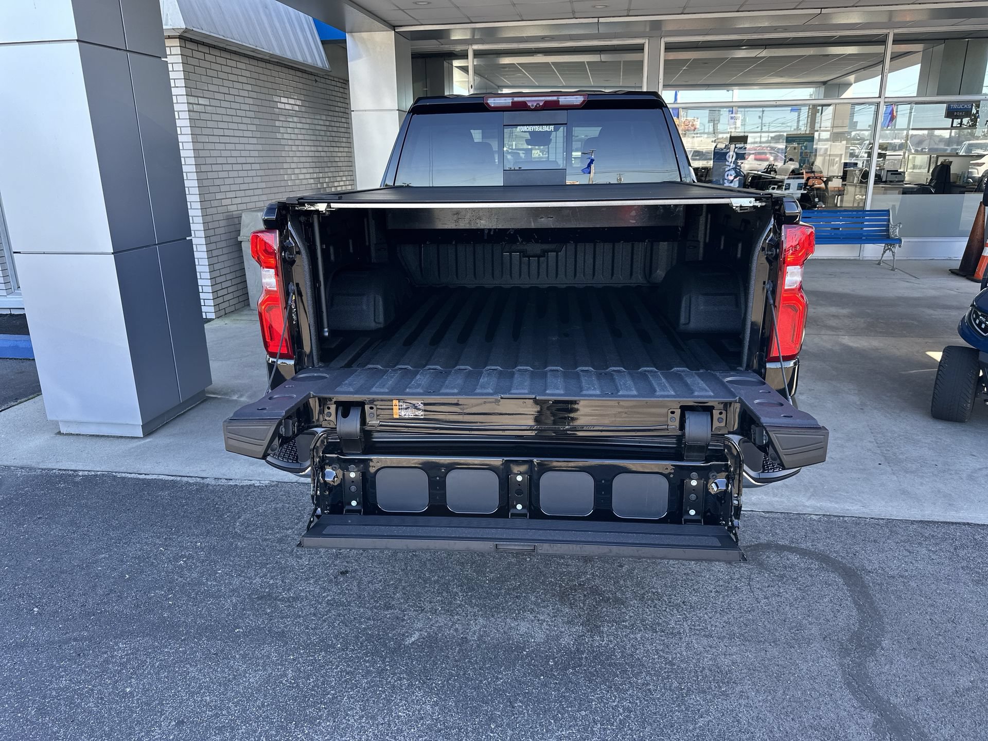 Certified 2025 Chevrolet Silverado 1500 LTZ AWD/4WD image 37