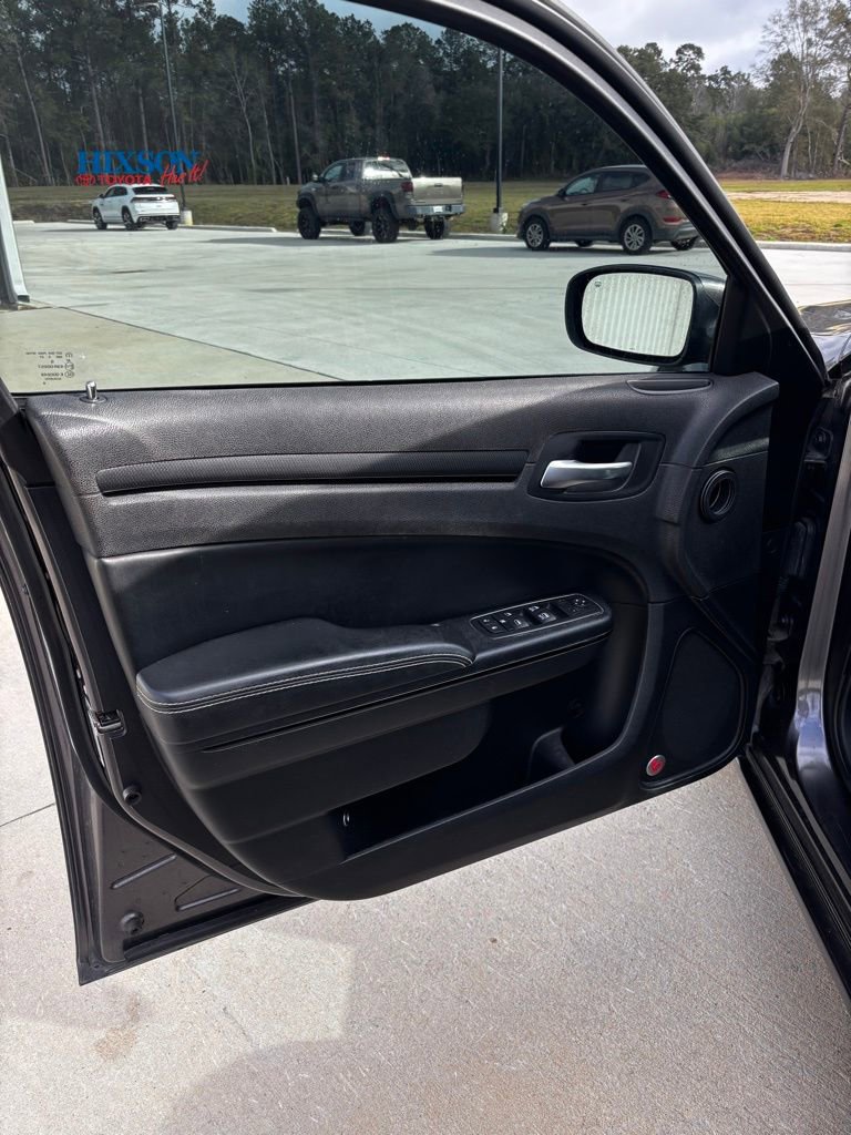 Used 2015 Chrysler 300 S image 8