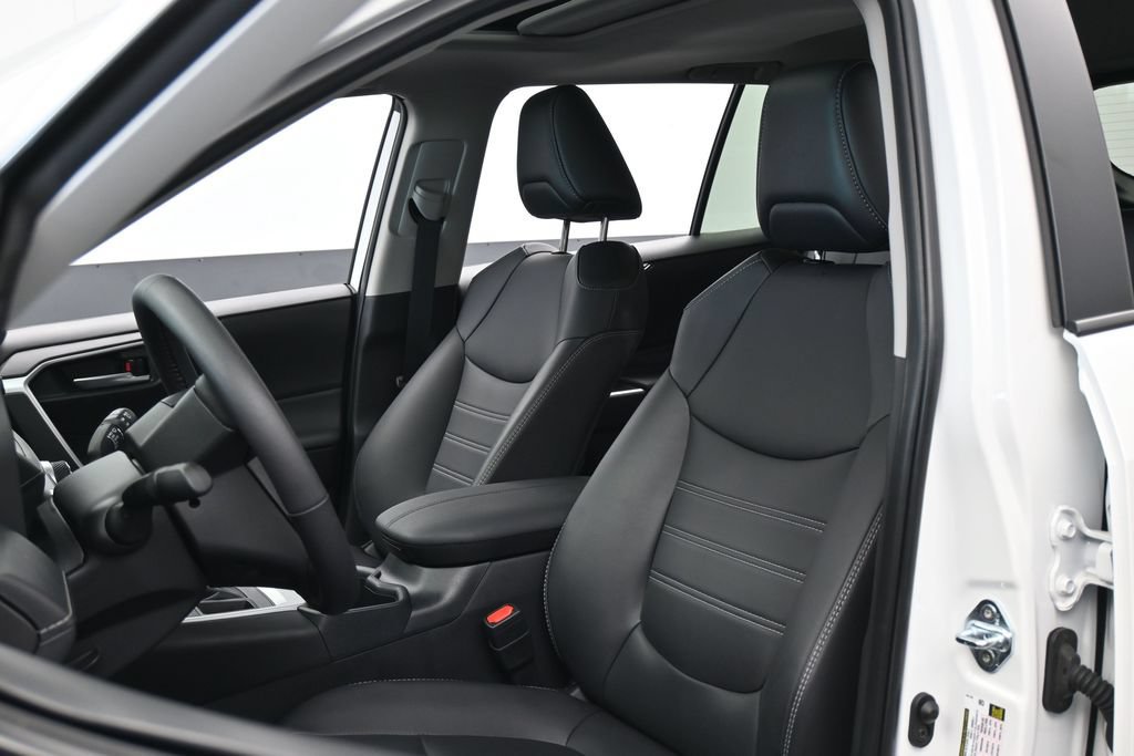 Used 2025 Toyota RAV4 XLE Premium FWD image 10