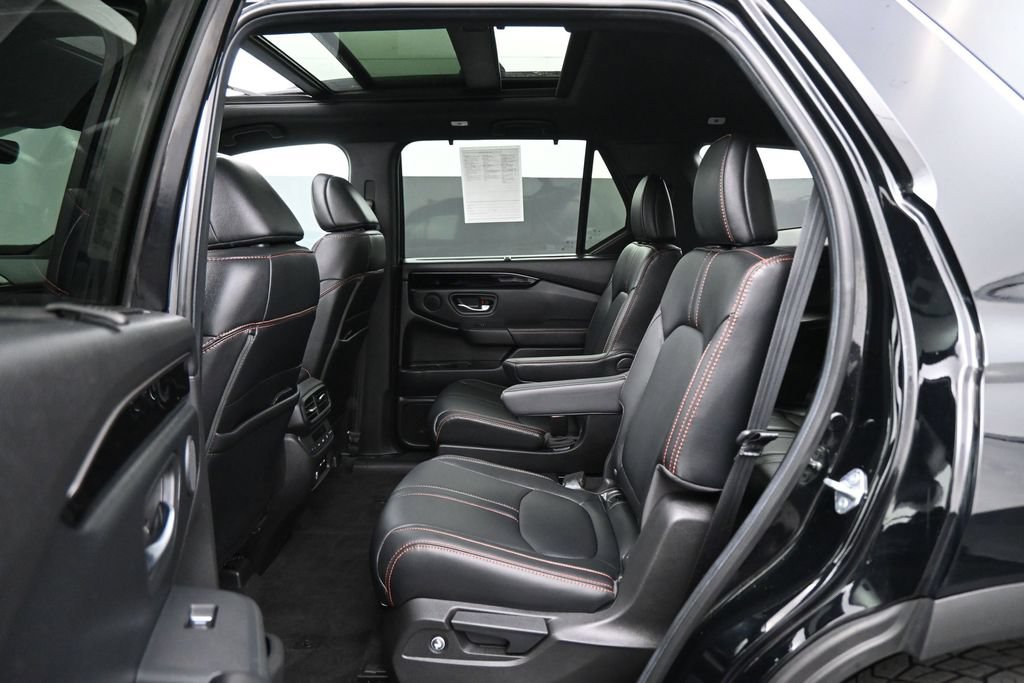Used 2024 Honda Pilot TrailSport image 17