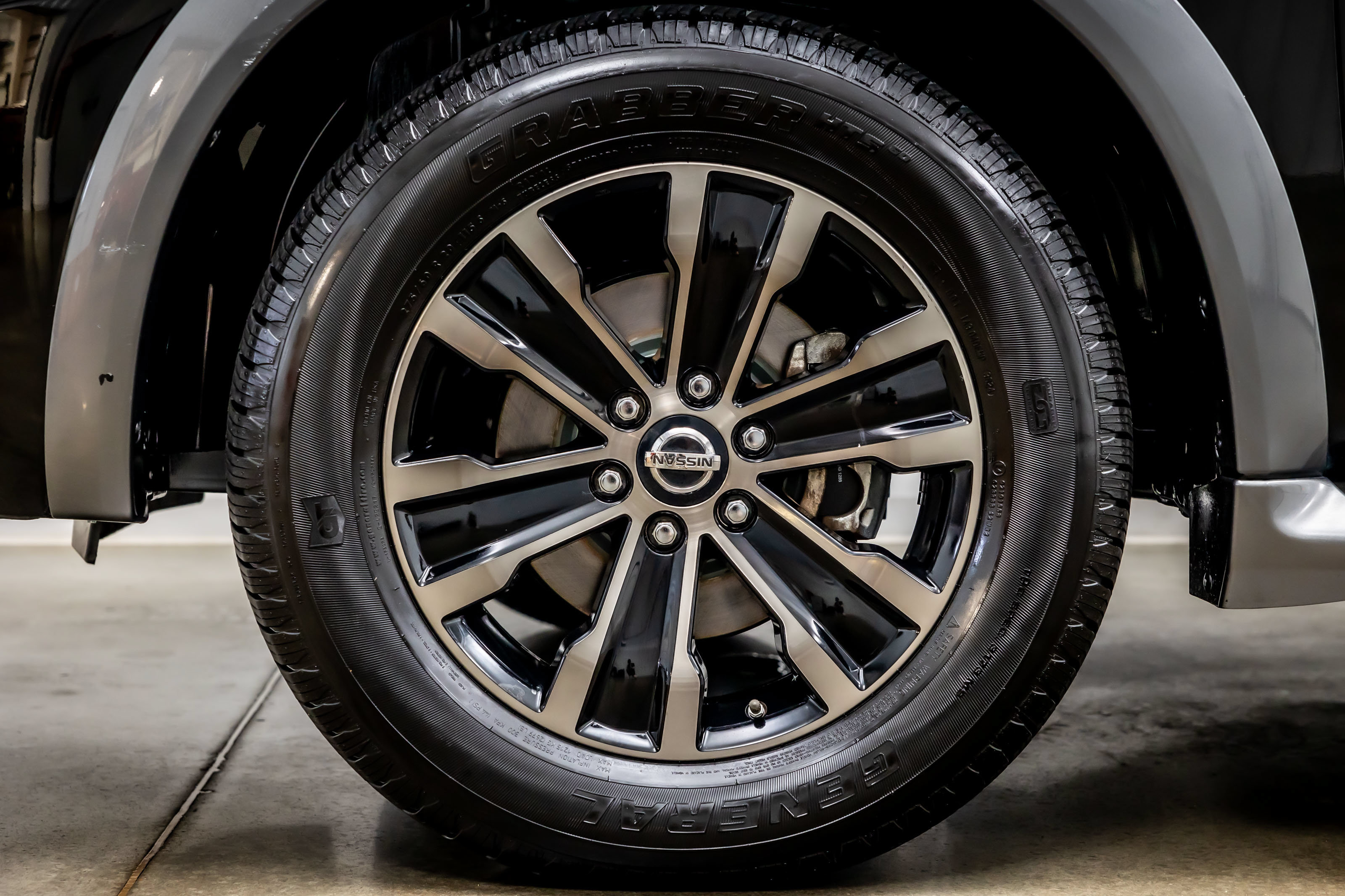Used 2018 Nissan Armada Platinum w/ Captain Seat Package RWD image 37