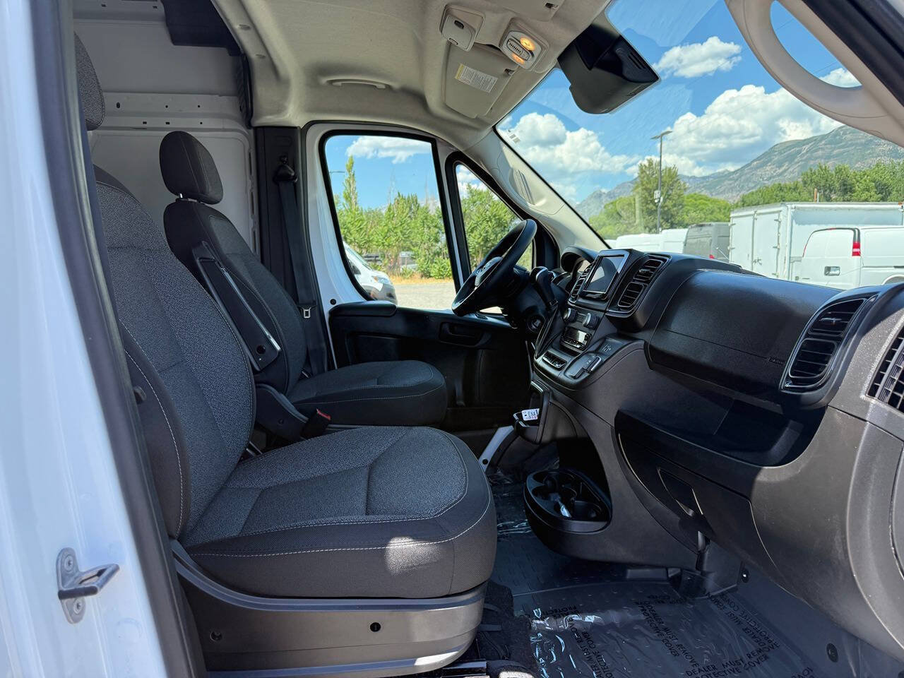 Used 2025 RAM ProMaster 2500 FWD image 17