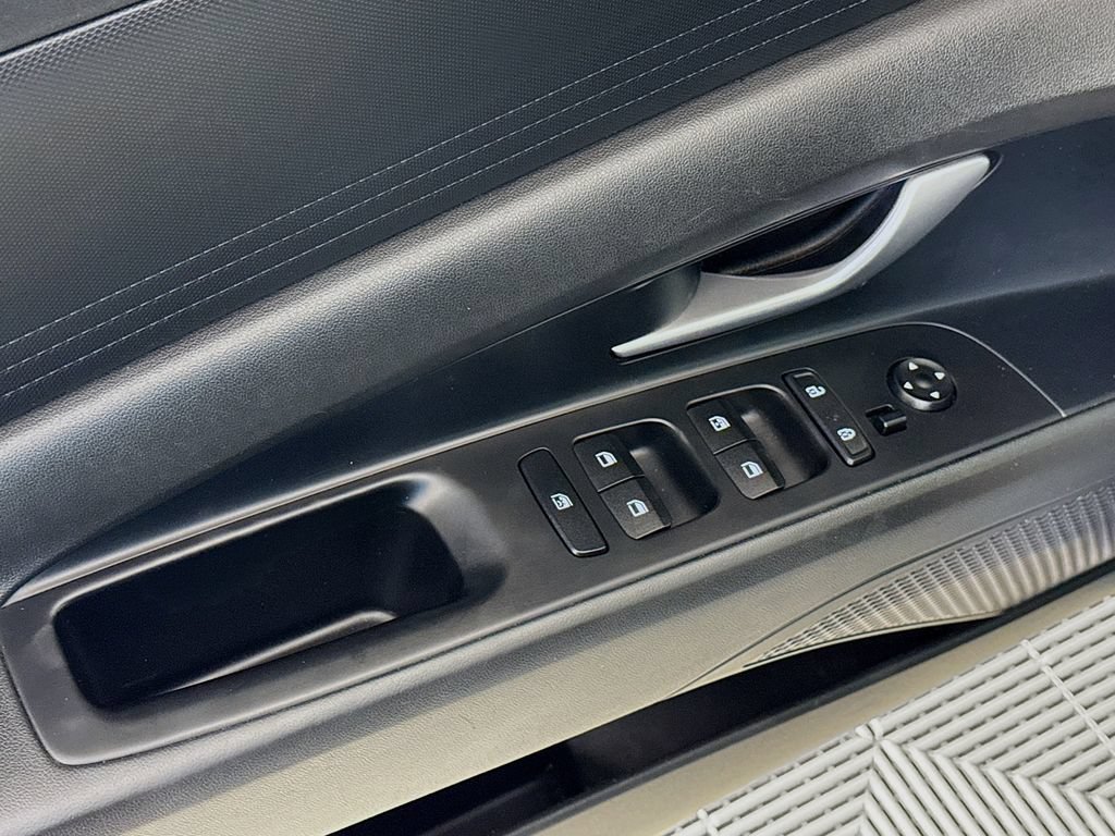 Used 2022 Hyundai Elantra SEL FWD image 17