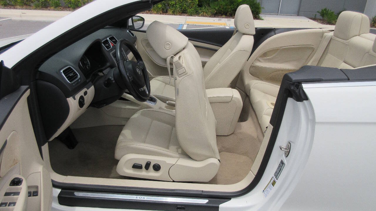 Used 2011 Volkswagen Eos Komfort FWD image 13