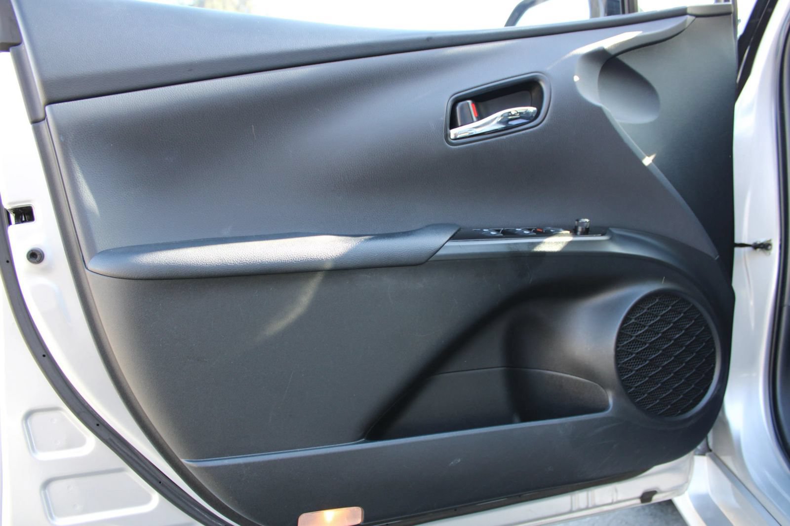 Used 2017 Toyota Prius Prime Premium w/ Preferred Accessory Package FWD image 16