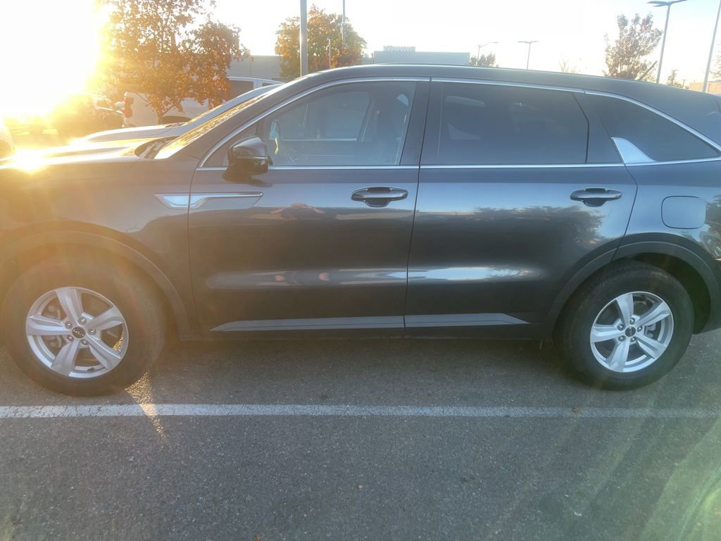 Used 2023 Kia Sorento LX image 4