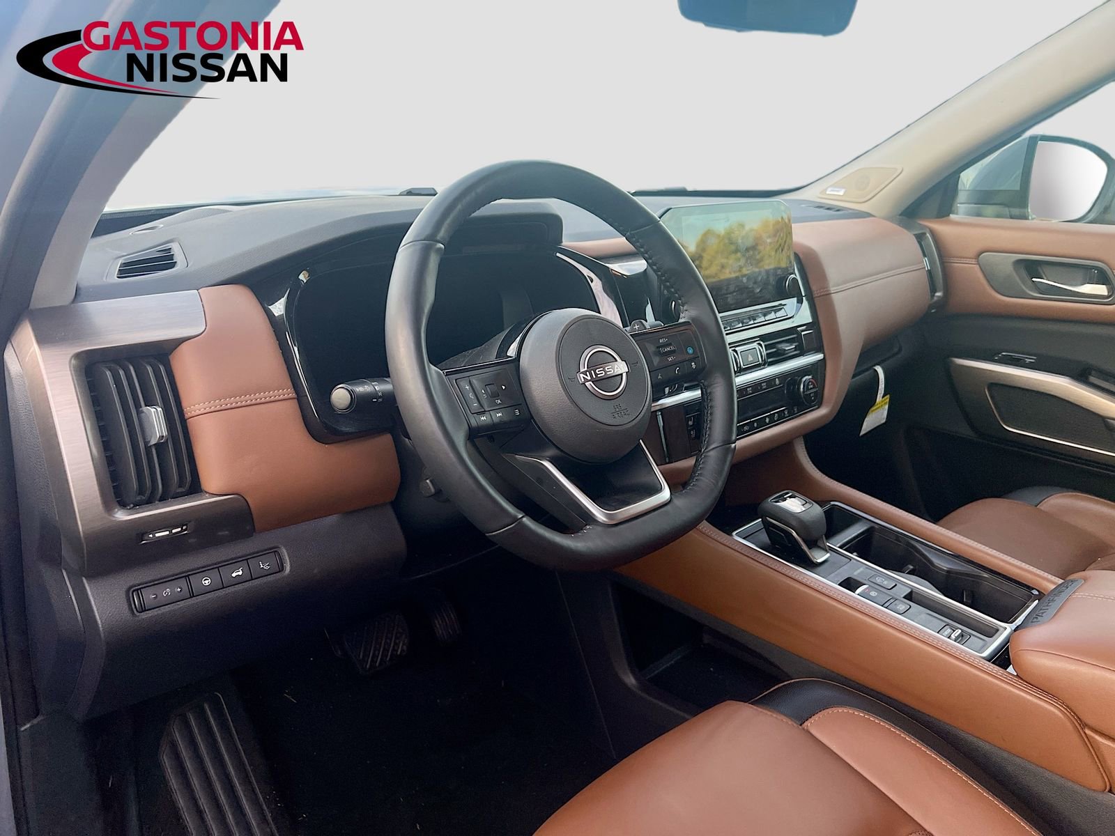 Used 2024 Nissan Pathfinder Platinum w/ Cargo Package image 11