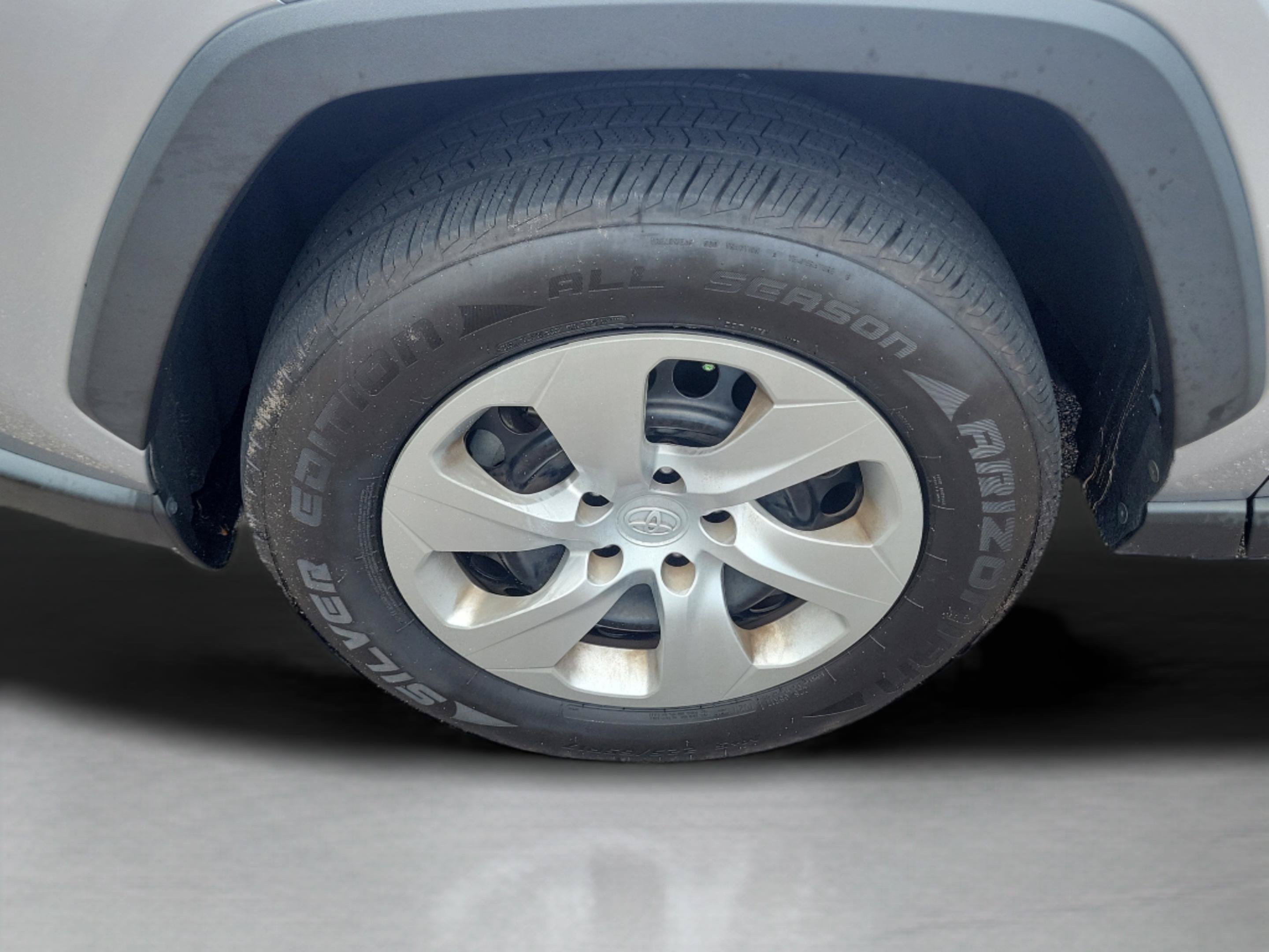 Used 2021 Toyota RAV4 LE FWD image 35