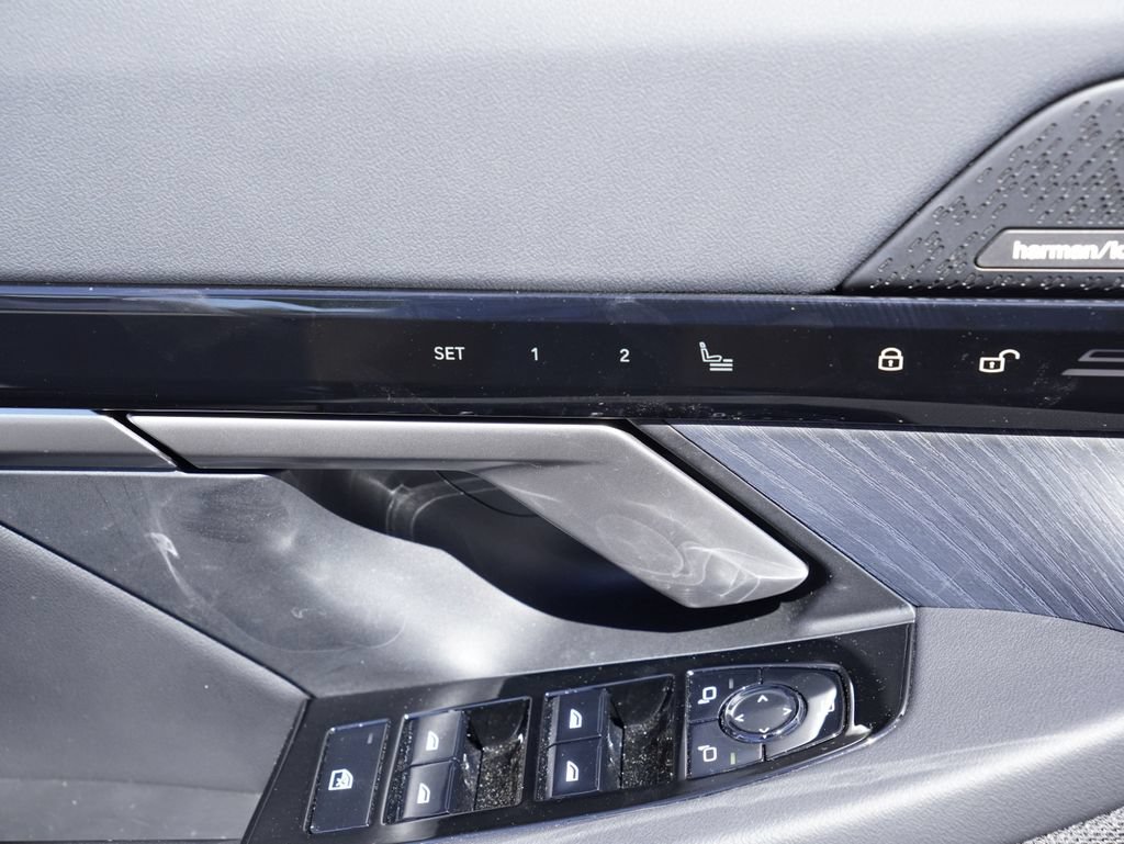 Used 2026 BMW 530i w/ Premium Package RWD image 11