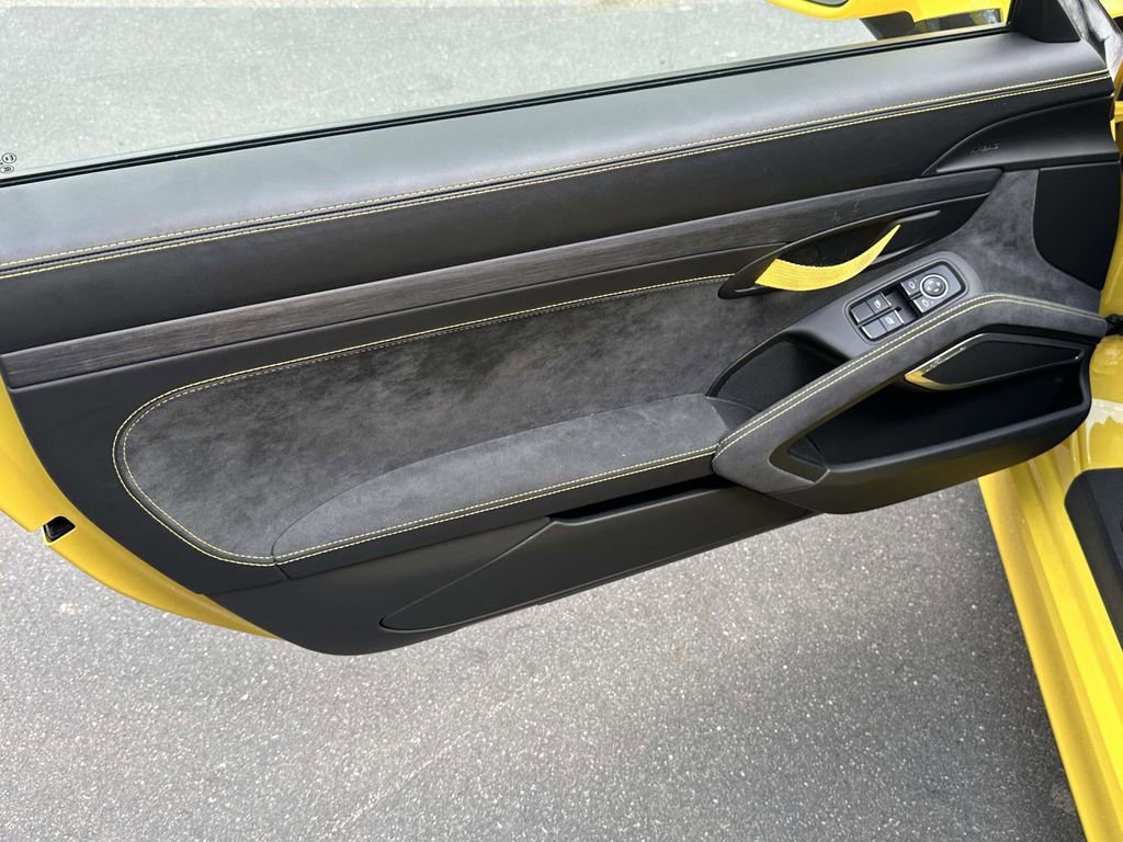 Certified 2016 Porsche Boxster Spyder RWD image 18