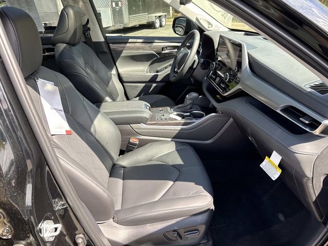 Used 2026 Toyota Highlander Platinum AWD/4WD image 9