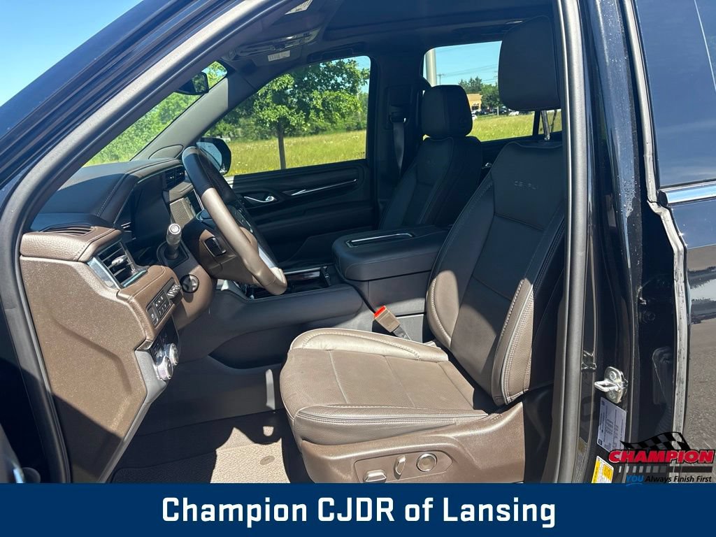 Used 2023 GMC Yukon Denali AWD/4WD image 13