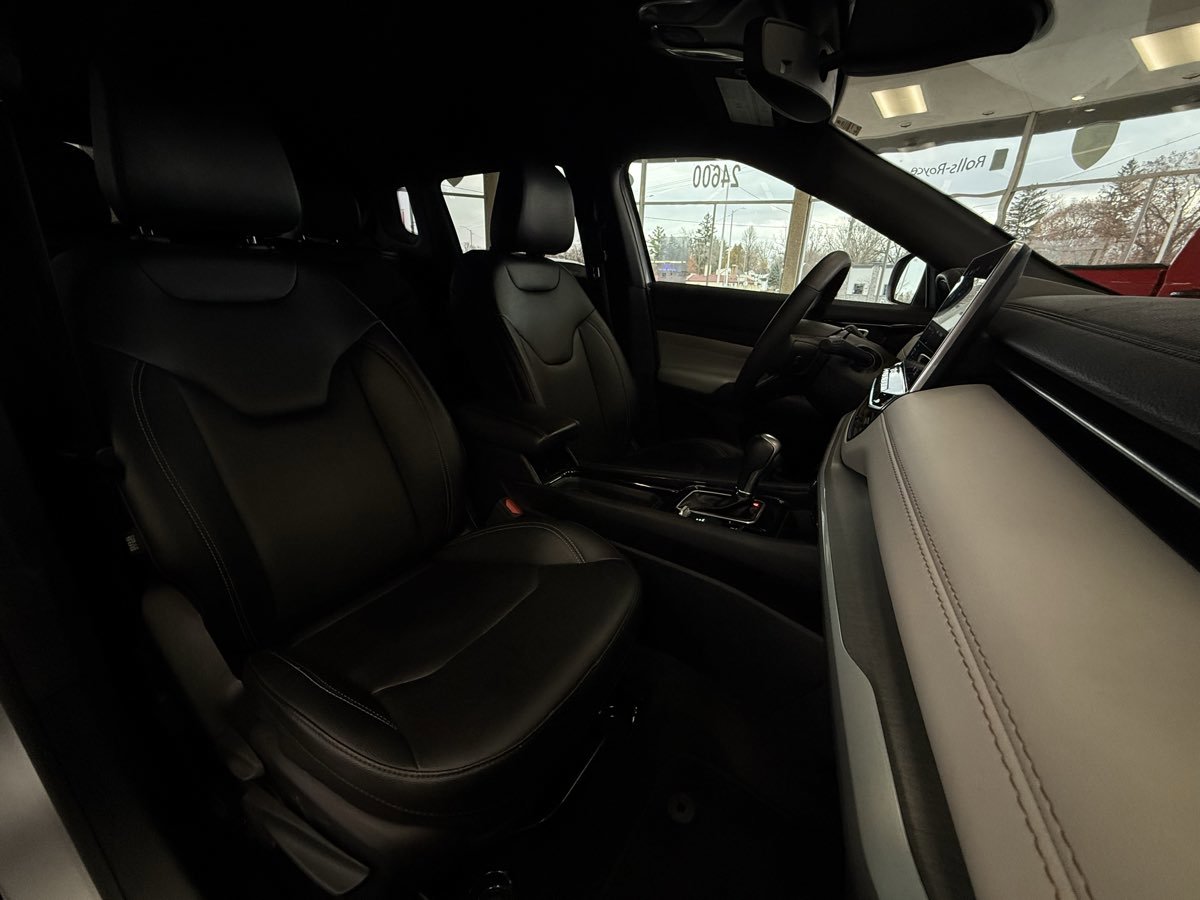 Used 2025 Jeep Compass Limited image 31