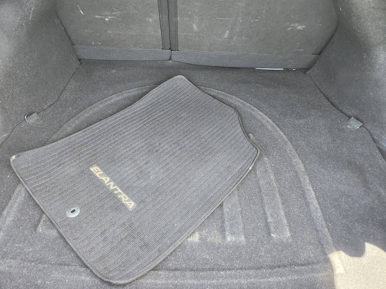 Used 2013 Hyundai Elantra FWD image 9