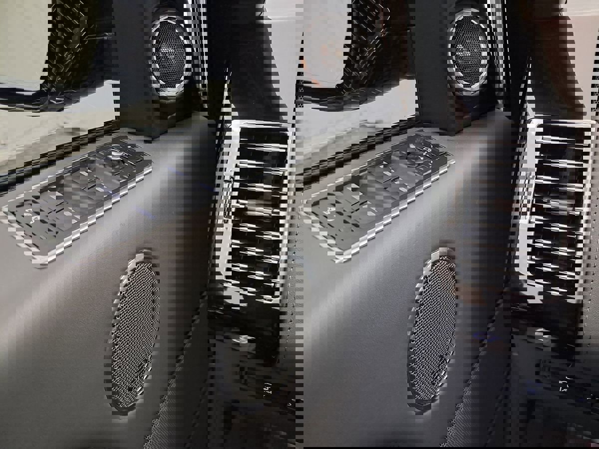 Used 2015 Land Rover Range Rover Long Wheelbase Autobiography image 19