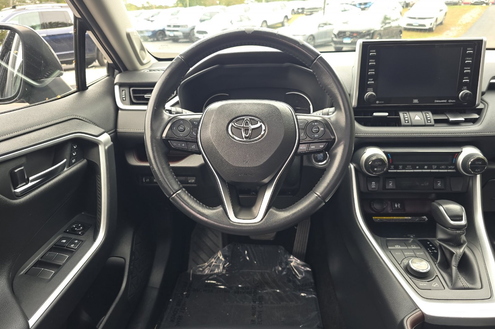 Used 2019 Toyota RAV4 Limited image 13