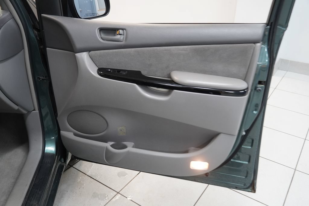 Used 2004 Toyota Sienna FWD image 22