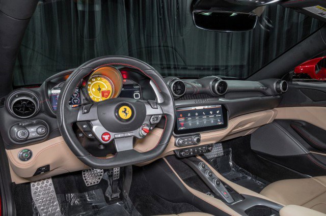 Used 2020 Ferrari Portofino image 18