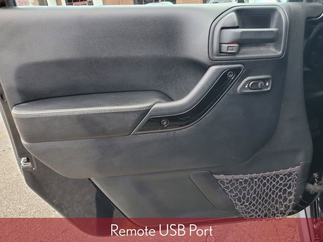 Used 2016 Jeep Wrangler Unlimited Sahara AWD/4WD image 13