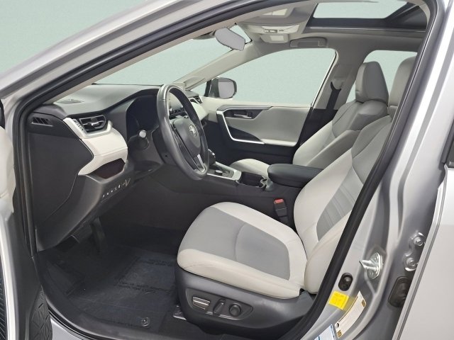 Used 2020 Toyota RAV4 Limited image 24