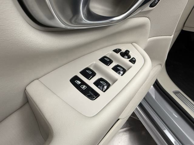 Certified 2025 Volvo XC90 B6 Plus image 12