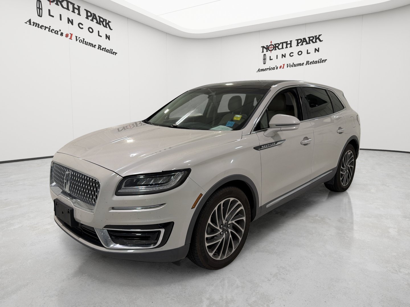 Used 2019 Lincoln Nautilus Reserve FWD image 1