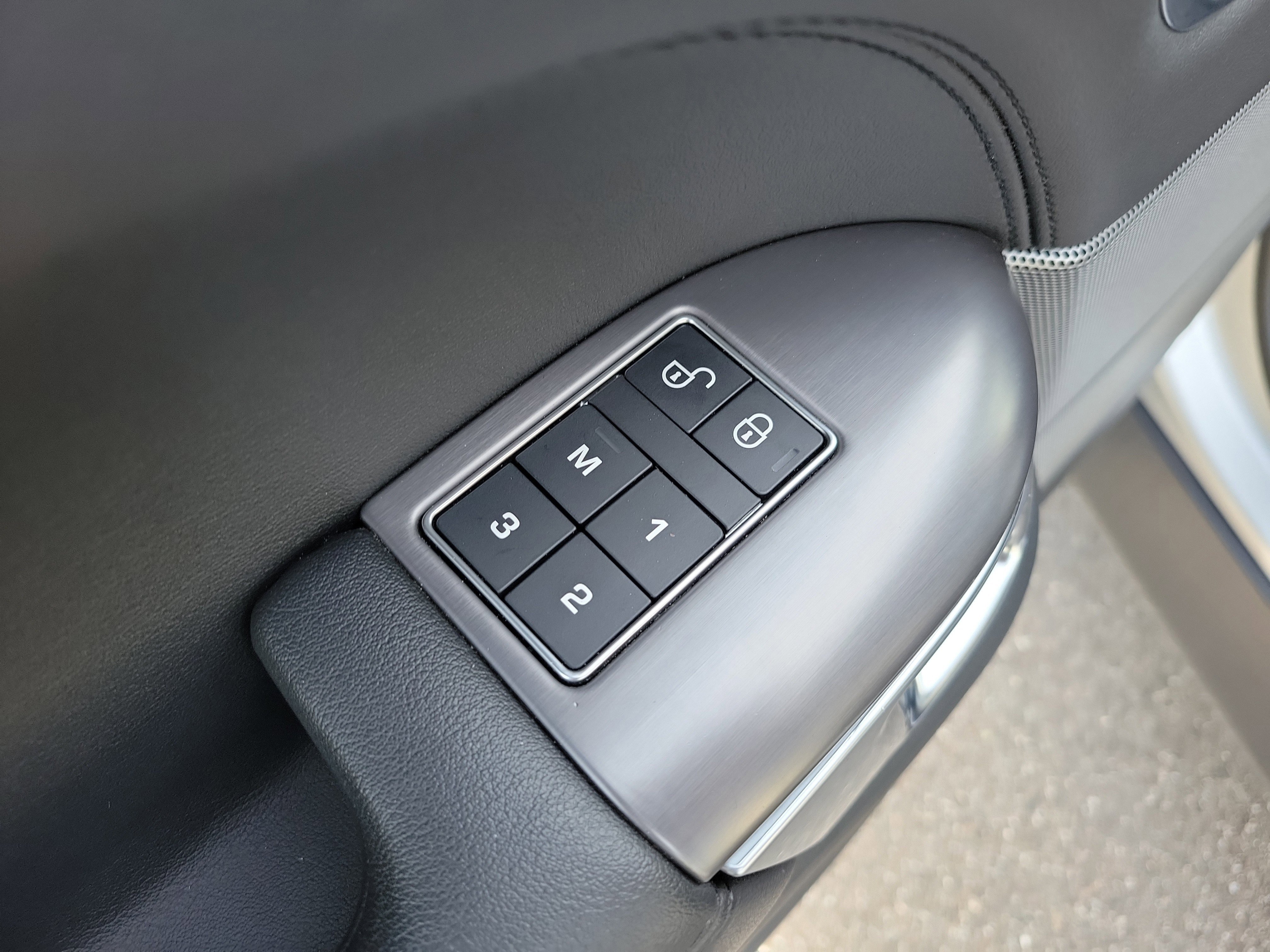 Used 2020 Land Rover Range Rover Sport SE image 22