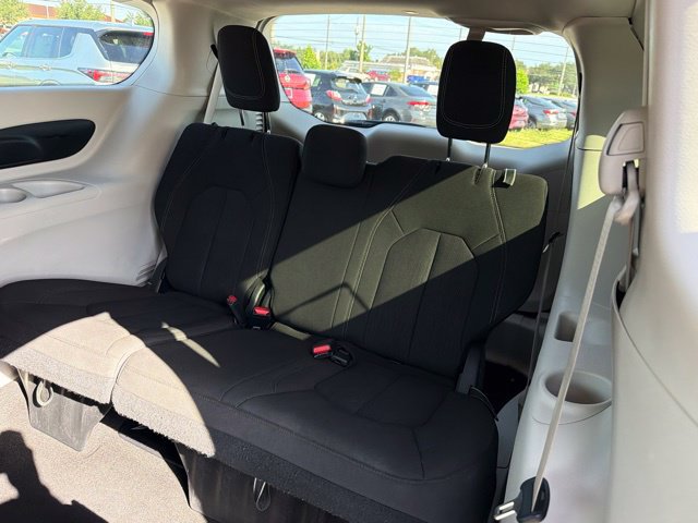 Used 2023 Chrysler Voyager LX FWD image 17
