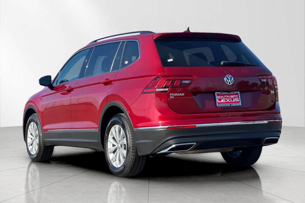 Used 2018 Volkswagen Tiguan SE w/ Panoramic Sunroof Package image 4
