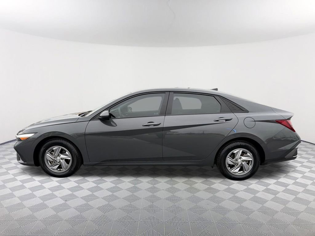 Used 2024 Hyundai Elantra SE image 8