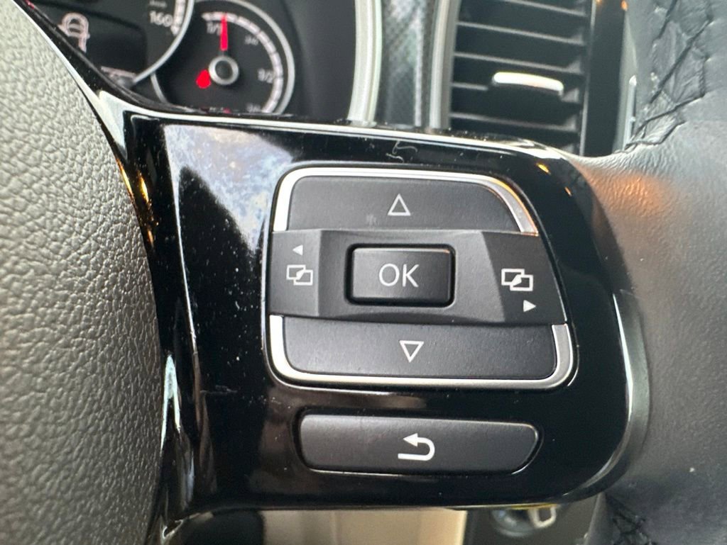 Used 2015 Volkswagen Beetle R-Line FWD image 25